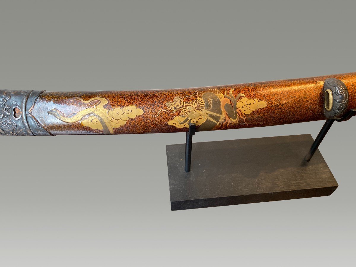 An aikuchi tanto with ebi-kizami koshirae [sword mount in the form of a