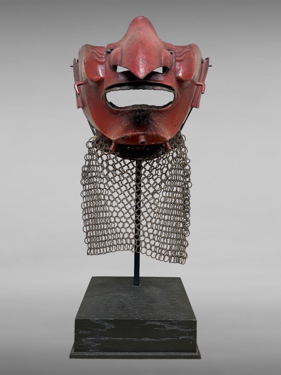 Demi Masque De Samuraï « mempo Tengu » En Fer Laqué Rouge - Période Edo (1603 - 1868). -photo-2