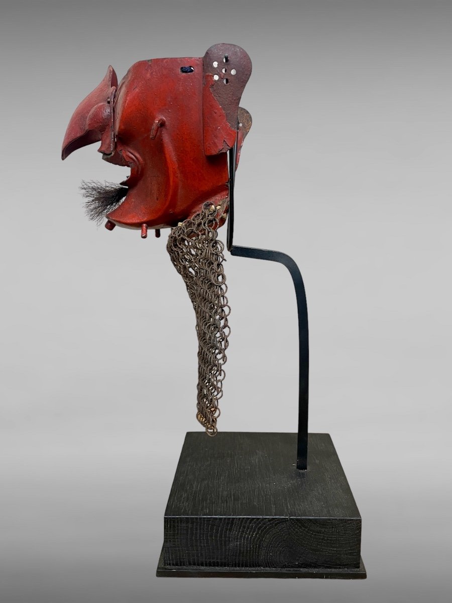 Demi Masque De Samuraï « mempo Tengu » En Fer Laqué Rouge - Période Edo (1603 - 1868). -photo-1
