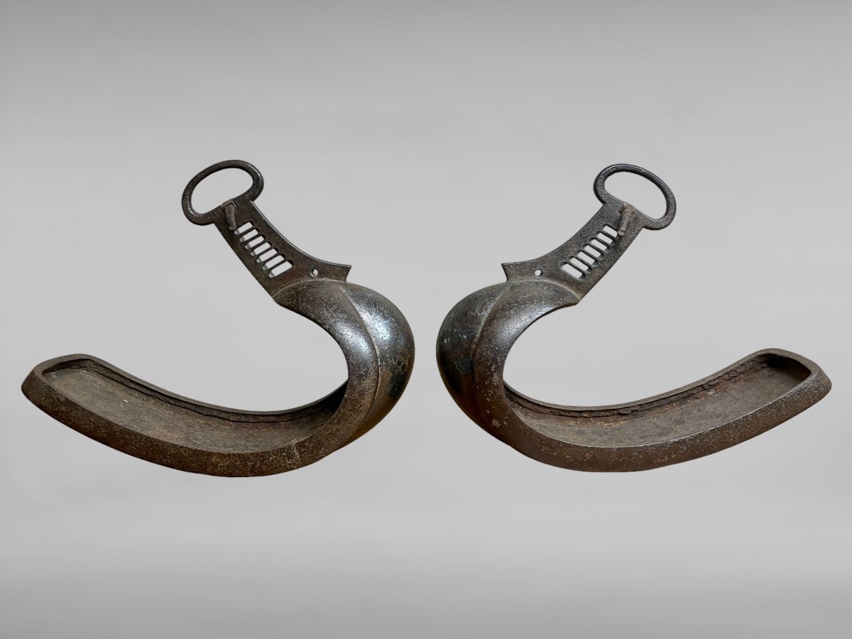 Pair Of Samurai Abumi Stirrups In Silver Damascened Iron - Edo Period (1603 - 1868).-photo-2