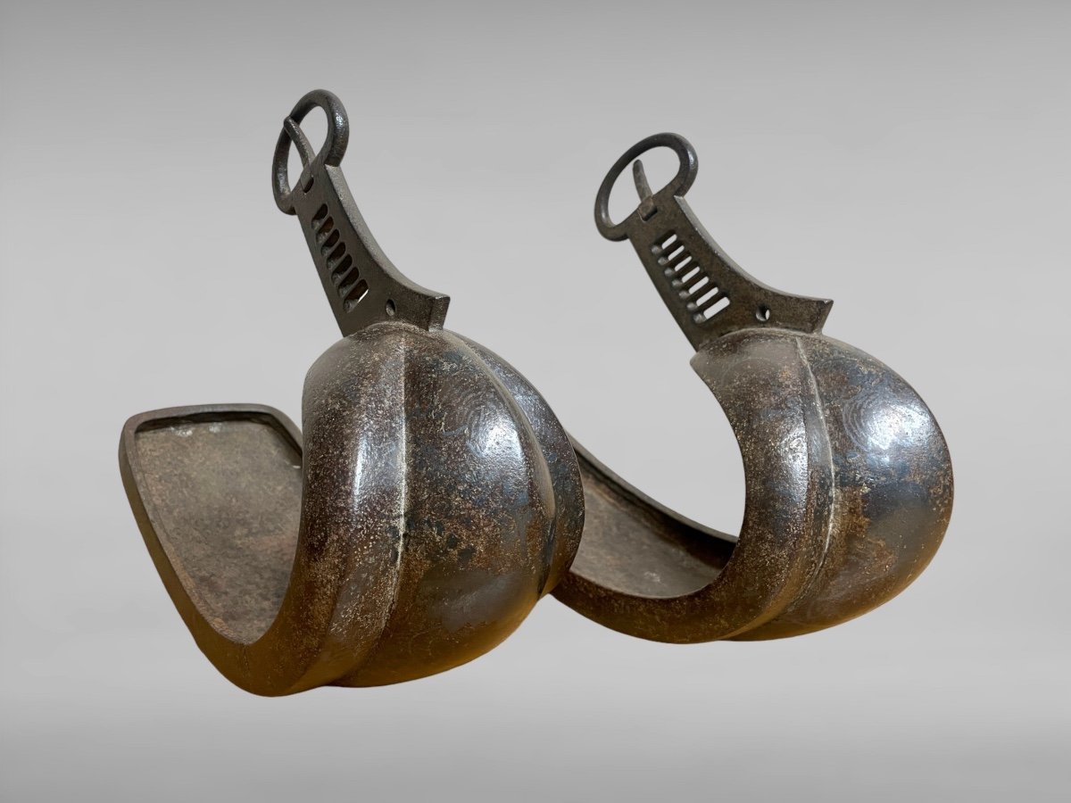 Pair Of Samurai Abumi Stirrups In Silver Damascened Iron - Edo Period (1603 - 1868).