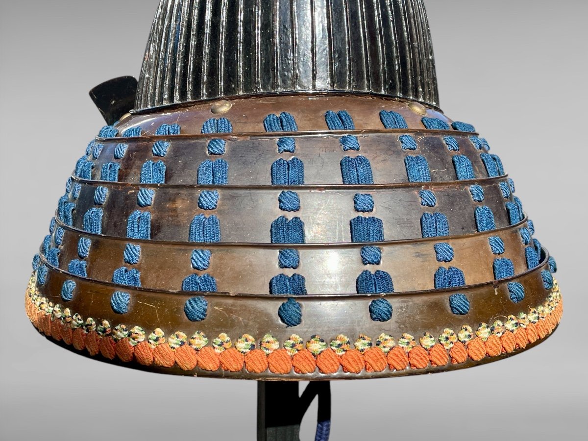 Kabuto De Samurai à 62 Lamelles En Fer Forgé laqué- Période Edo (1603-1868).-photo-3