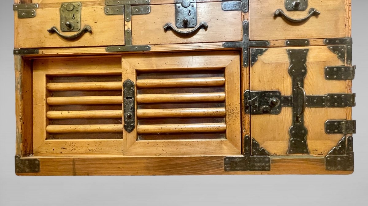 Important Kodansu Cabinet, Height: 164 Cm - Meiji Period (1868 - 1912).-photo-3