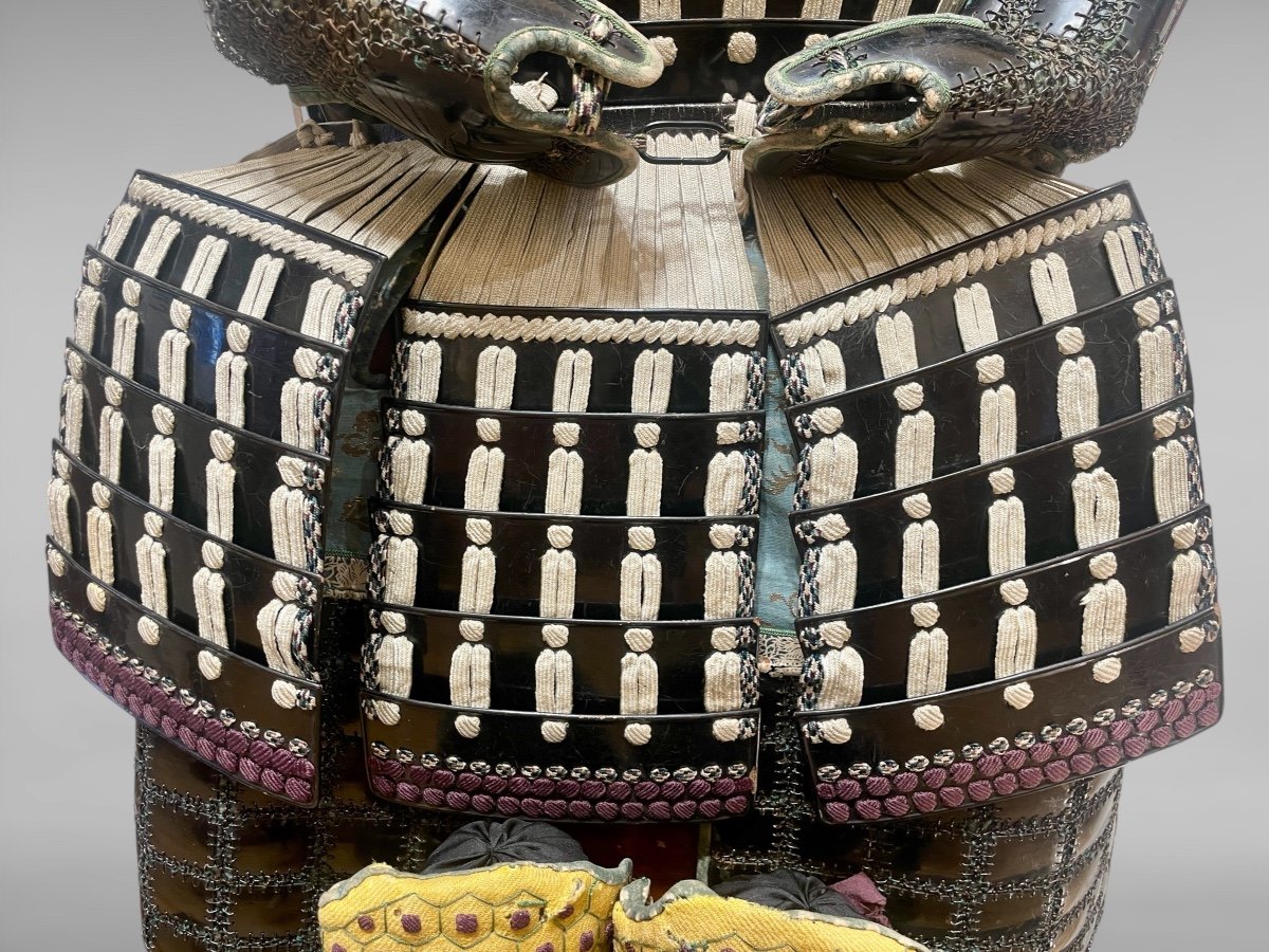 Full Samurai Armor - Edo Period (1603 - 1868).-photo-1