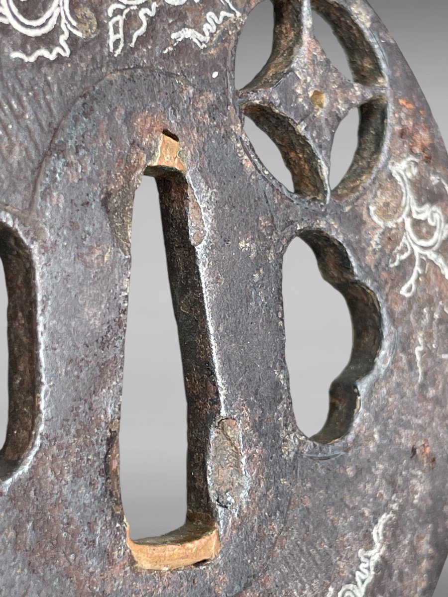 Tsuba Maru Gata En Fer Forgé Incrusté D’argent - Période Edo (1603-1868).-photo-2