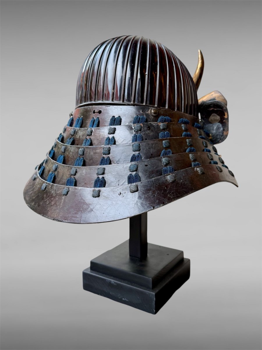 Kabuto De Samurai à 43 Lamelles En Fer Forgé Du Clan Matsunaga - Période Edo (1603-1868).-photo-1
