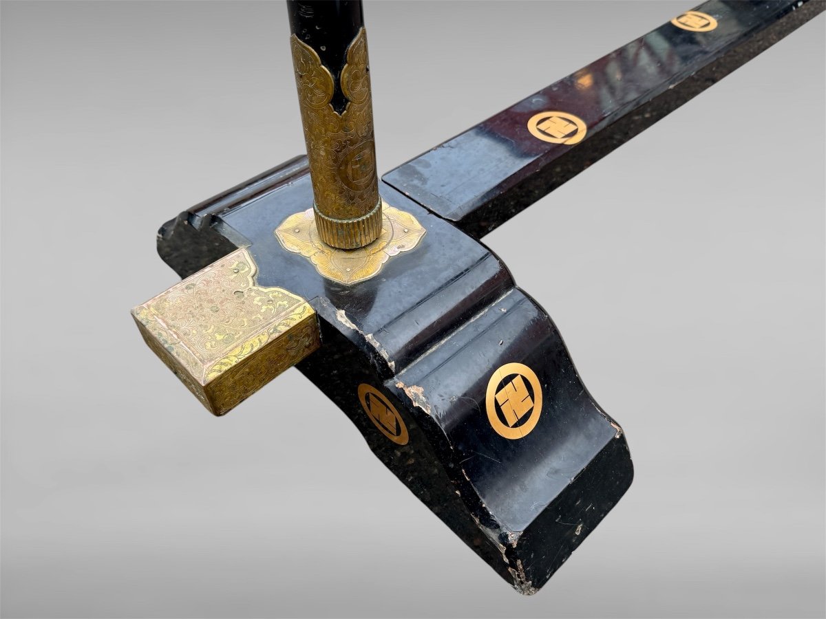 Important Kimonokake From The Hachikusa Clan - Edo Period (1603-1868).-photo-1