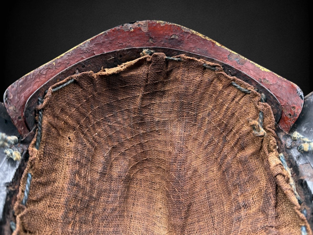 Kabuto De Samurai à En Fer Forgé Et Laqué Or - Période Edo (1603-1868).-photo-4
