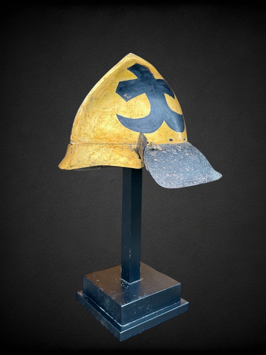 Kabuto De Samurai à En Fer Forgé Et Laqué Or - Période Edo (1603-1868).
