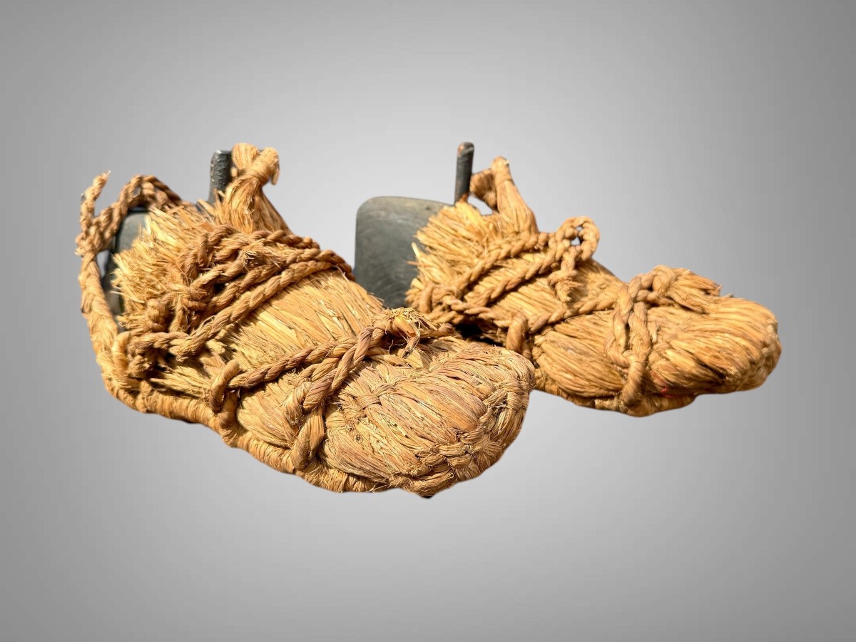 Culture Aïnu - Paire De Sandales « tsumago » En Fibre Végétale Tressée - XIXe Siècle. 