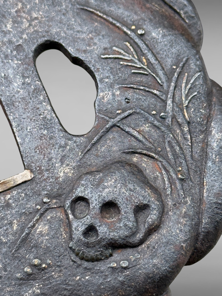 Tsuba kawari gata à décor d’un crane - Époque Edo - H. 9 cm. -photo-7