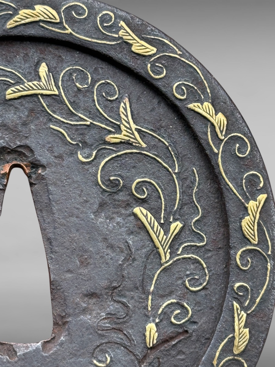 Important Iron Tsuba Maru Gata Decorated With Plant Scrolls - Edo Period - D. ? Cm. -photo-3