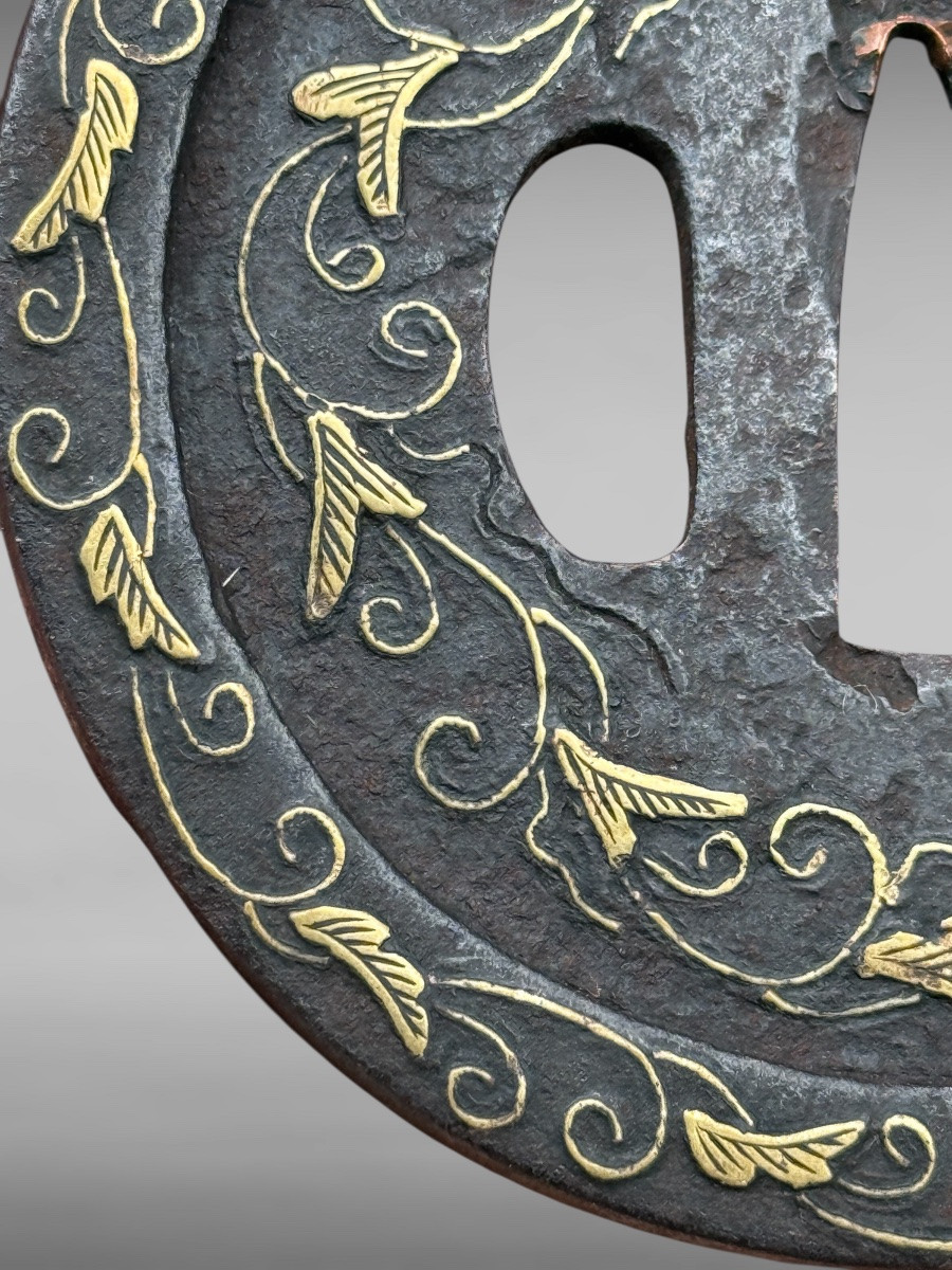 Important Iron Tsuba Maru Gata Decorated With Plant Scrolls - Edo Period - D. ? Cm. -photo-1