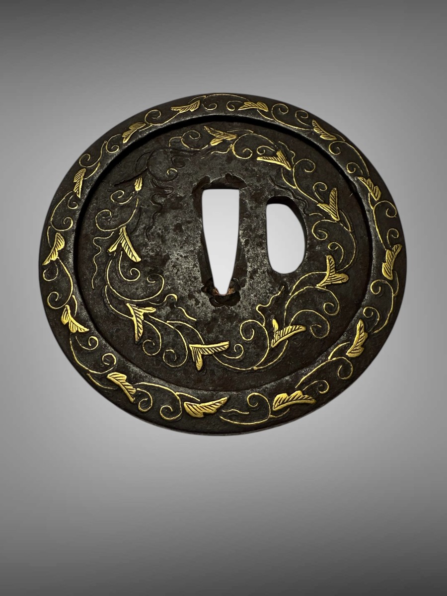 Important Iron Tsuba Maru Gata Decorated With Plant Scrolls - Edo Period - D. ? Cm. 