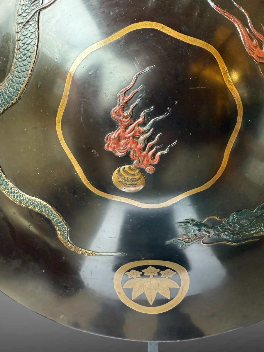 Jingasa japonais avec un dragon laque tres en relief Periode Edo-photo-1