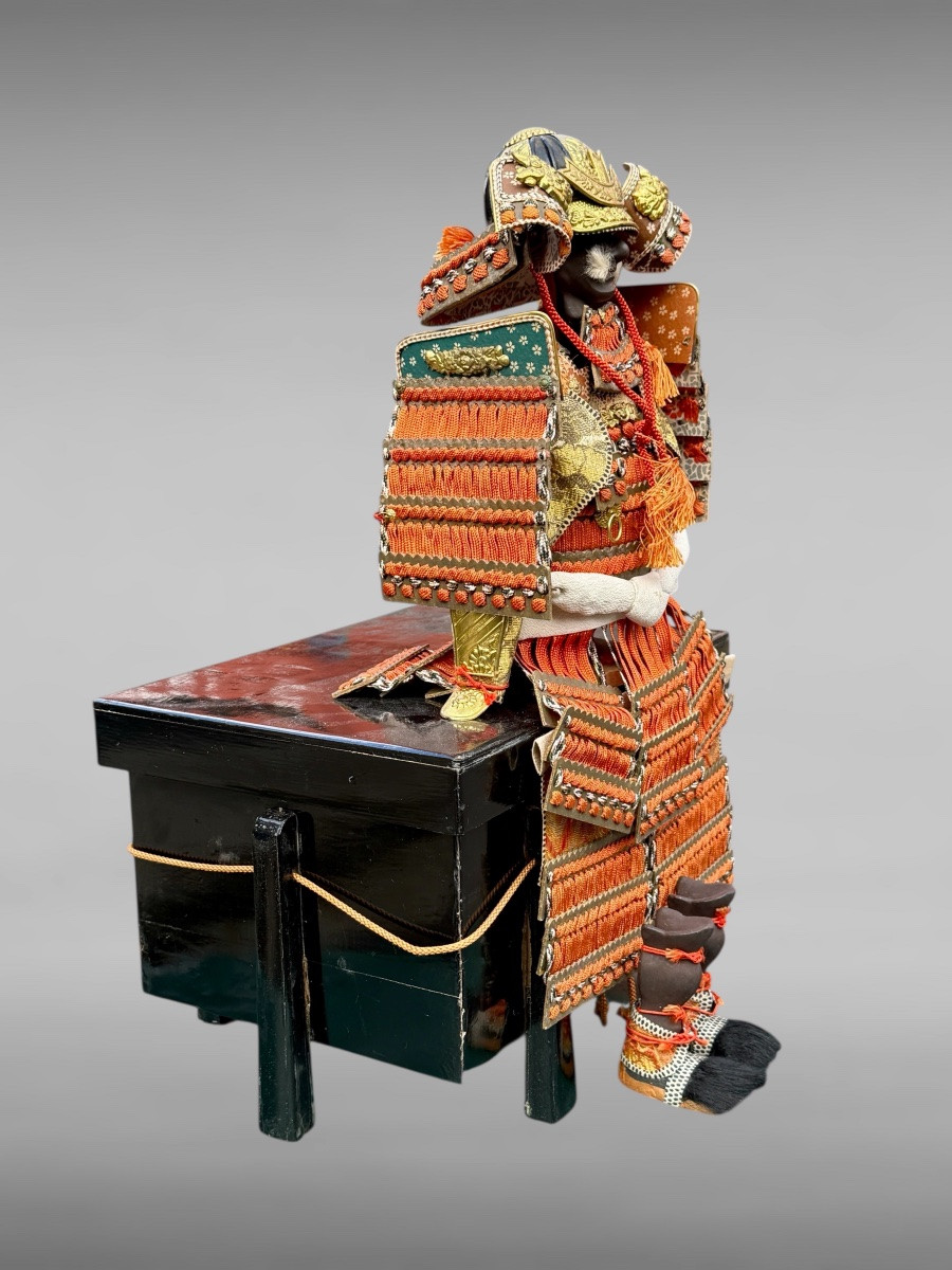Poupée Musha Ningyô Figurant un armure miniature de Samuraï - Période Meiji (1868 - 1912).-photo-2