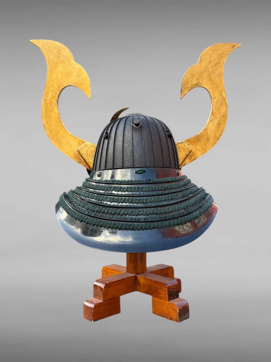 Kabuto De Samurai du clan Matsura à 32 Lamelles En Fer Forgé, signé - Période Edo (1603-1868).-photo-1