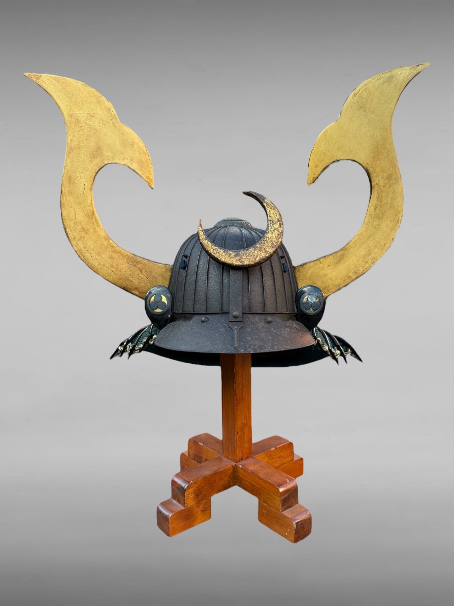 Kabuto De Samurai du clan Matsura à 32 Lamelles En Fer Forgé, signé - Période Edo (1603-1868).