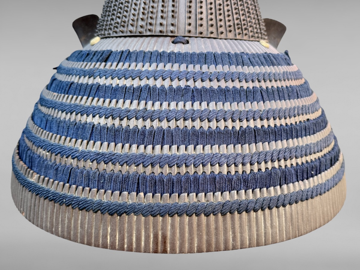 Kabuto De Samuraï à 62 Lamelles et 1674  rivets Fer Forgé, signé  Période Momoyama (1573-1603).-photo-4