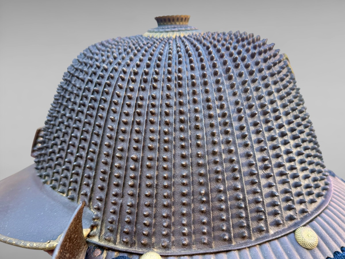 Kabuto De Samuraï à 62 Lamelles et 1674  rivets Fer Forgé, signé  Période Momoyama (1573-1603).-photo-5