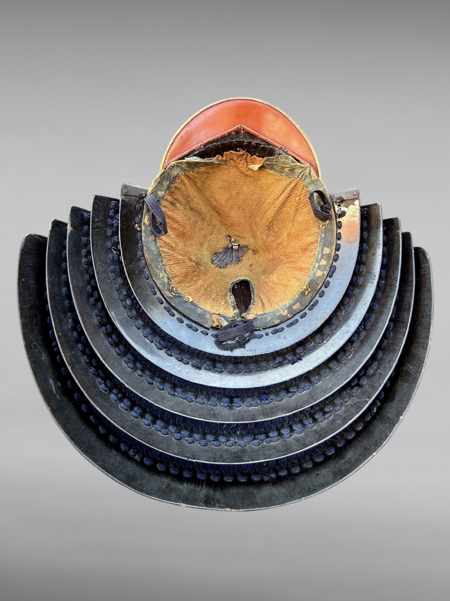 Kabuto De Samuraï à 62 Lamelles et 1674  rivets Fer Forgé, signé  Période Momoyama (1573-1603).-photo-7