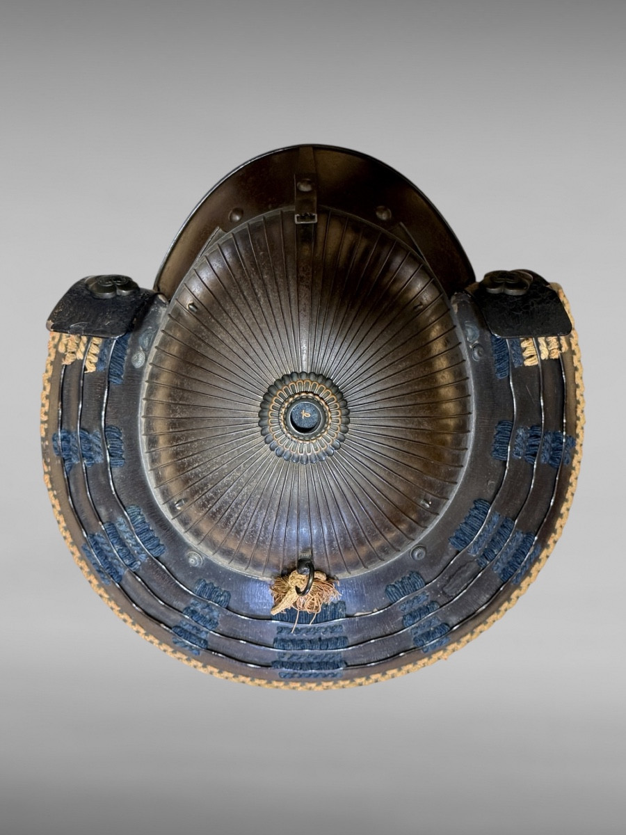 Kabuto De Samurai clan Asakura à 62 Lamelles saotome, signé Ieharu - Période Edo (1603-1868).-photo-6