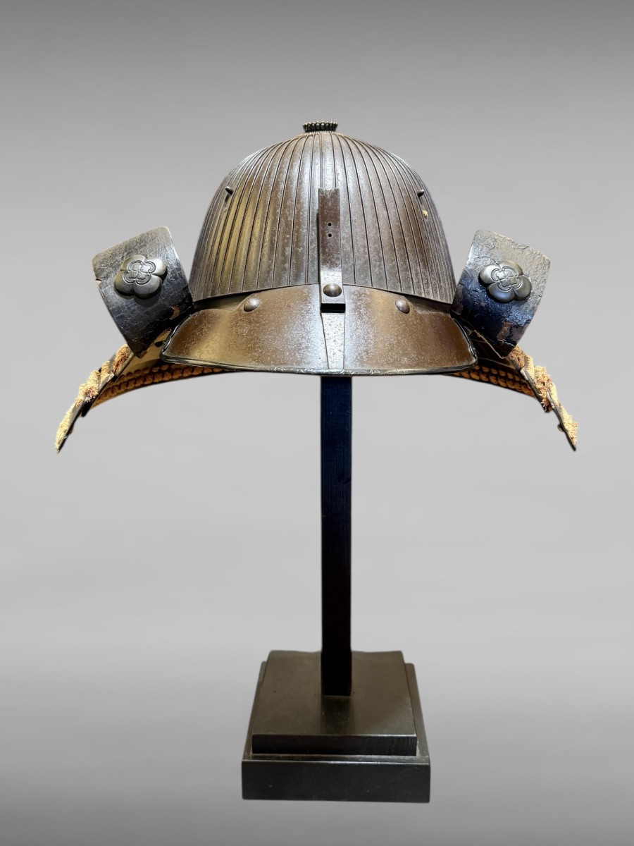 Kabuto De Samurai clan Asakura à 62 Lamelles saotome, signé Ieharu - Période Edo (1603-1868).