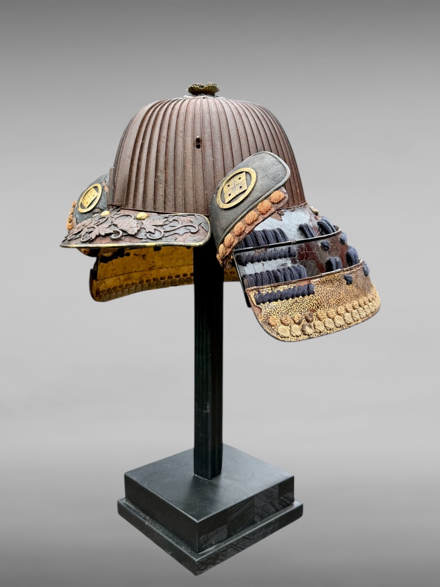 Kabuto à 64 Lamelles d’un Samuraï du clan Kimura - Période Edo (1603-1868).