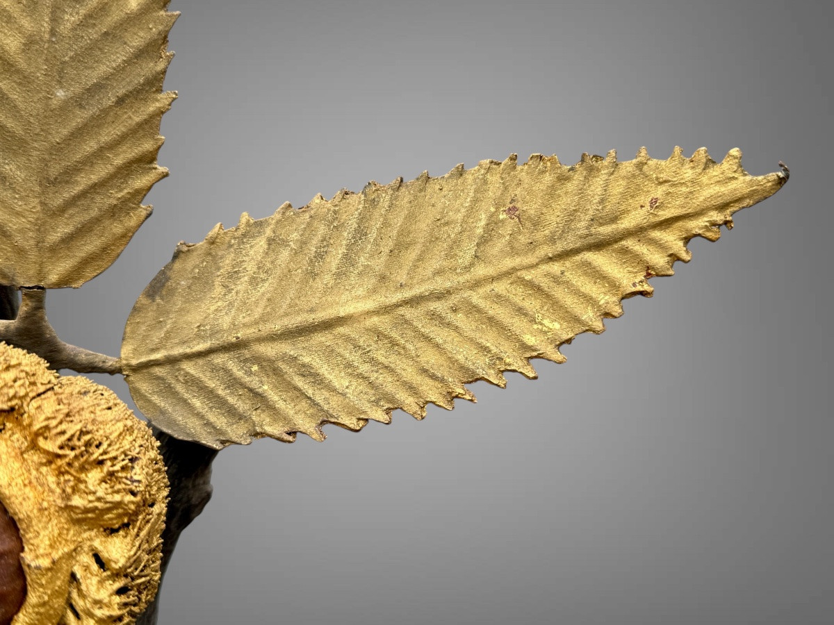 Maedate en bois sculpté et laqué figurant une branche de châtaignier avec sa bogue - Edo.-photo-5