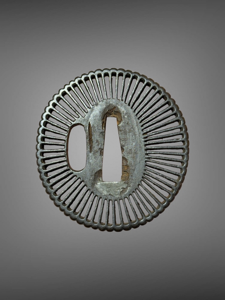 Daisho Of Kobushi-gata Tsubas In Iron Depicting Chrysanthemums - Edo Period (1603 - 1868).-photo-3