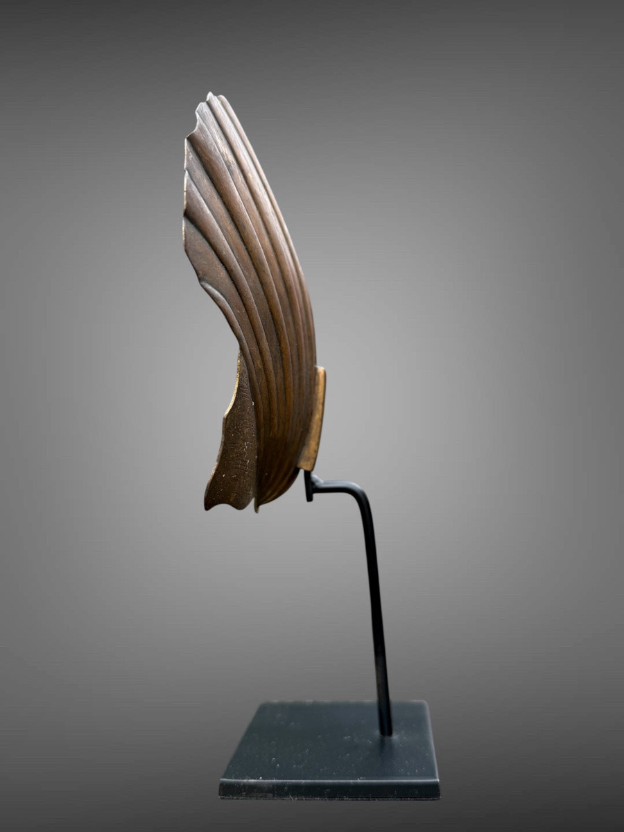 Maedate en cuivre estampé, gravé et doré figurant une coquille Saint-Jacques - Période Edo. -photo-3