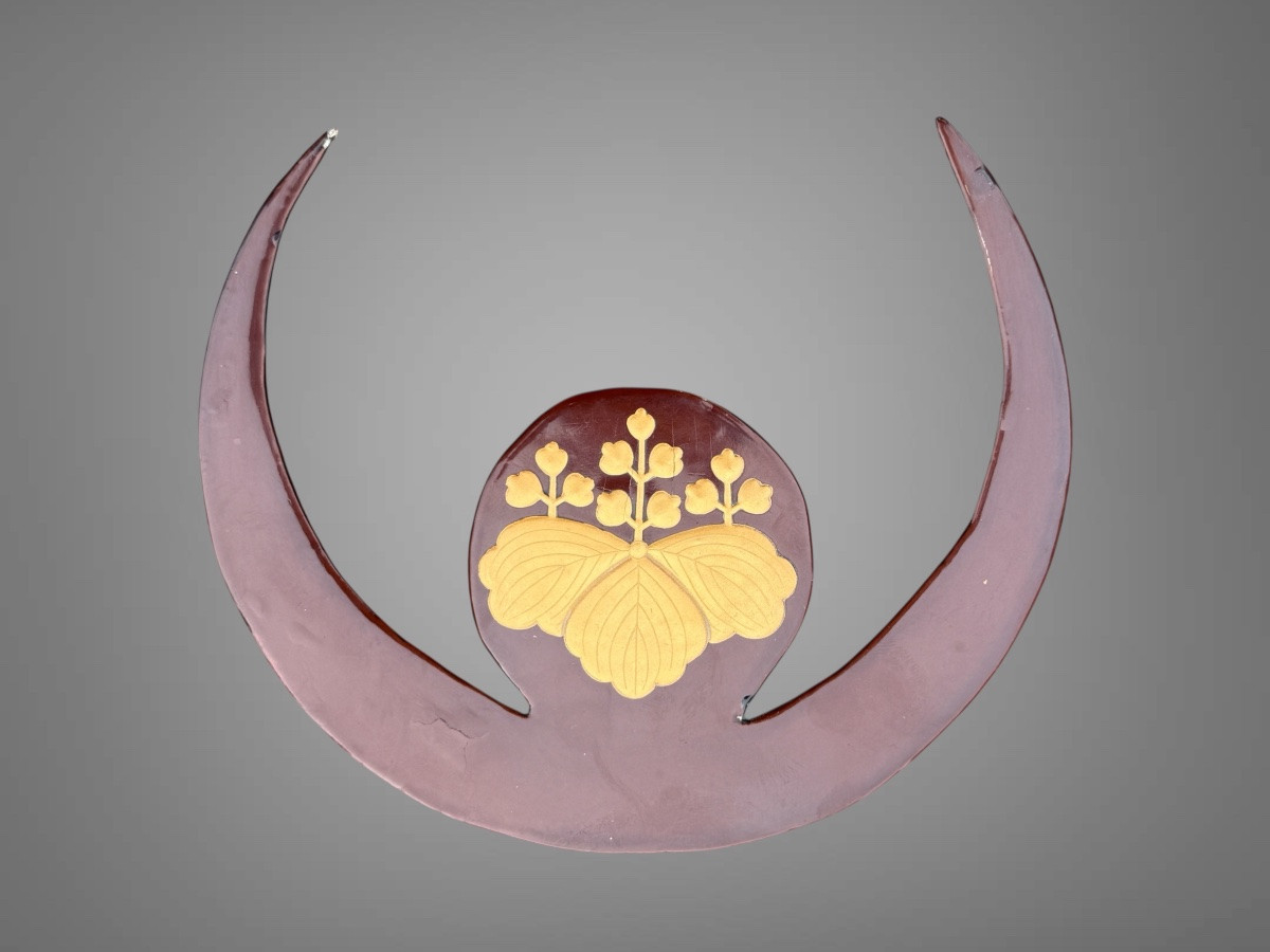 Lacquered Metal Maedate In The Shape Of A Crescent Moon - Komayada Clan - Edo Period: 1603 - 1868-photo-1