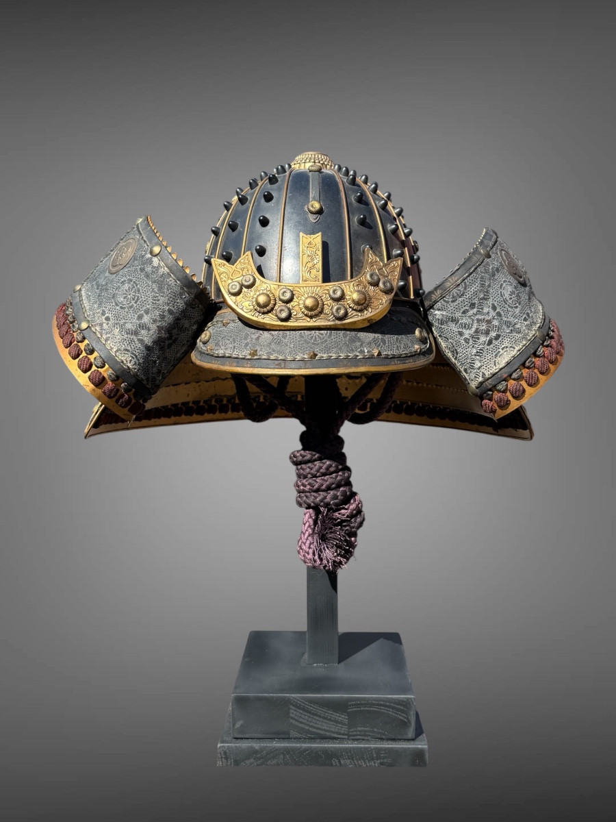 Samurai Kabuto Decorated With The Mon Of The Asakura Clan - Shōwa Period (1926-1989).