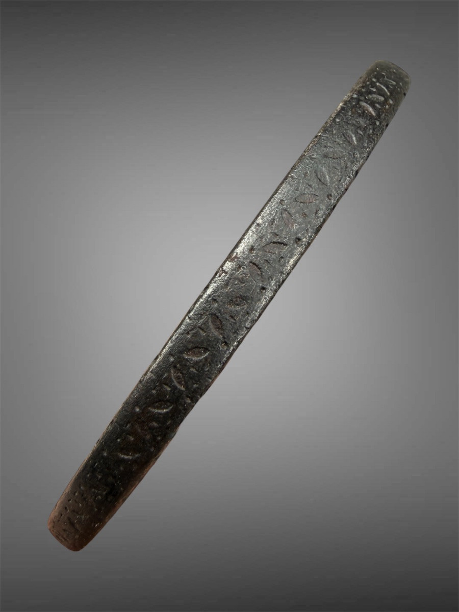 Tsuba nara-maru-gata en fer forgé et estampé à décor géométrique - Période Edo (1603-1868).-photo-5