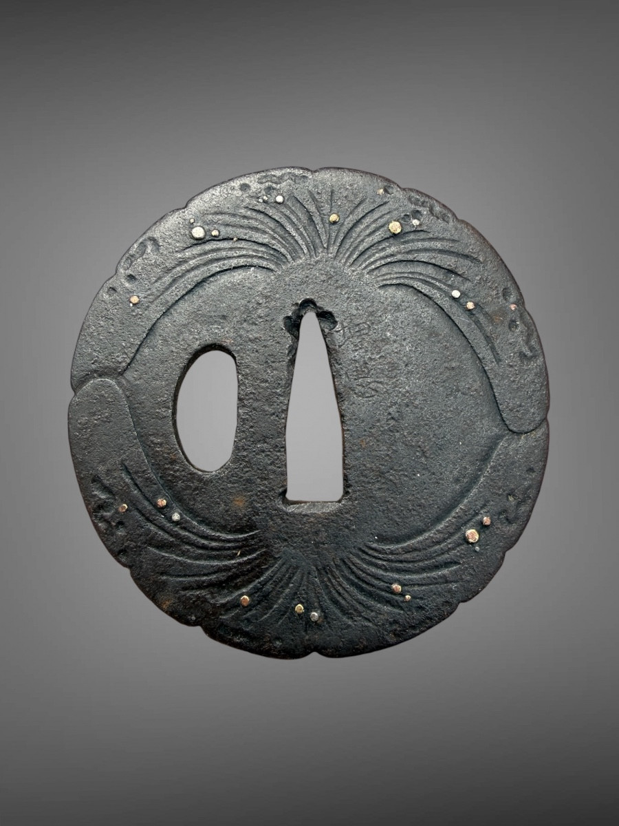 Wrought-iron Tsuba Maru-gata With Stylized Plant Motifs - Edo Period (1603-1868).