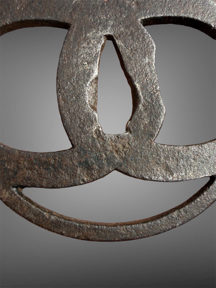 Tsuba maru-gata en fer forgé à motif de disques - Période Edo (1603-1868).-photo-4