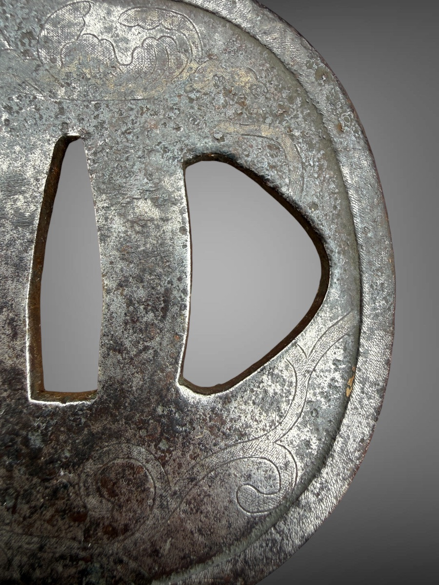Tsuba kaku-maru-gata en fer forgé à motif d’entrelacs - Période Edo (1603-1868).-photo-3