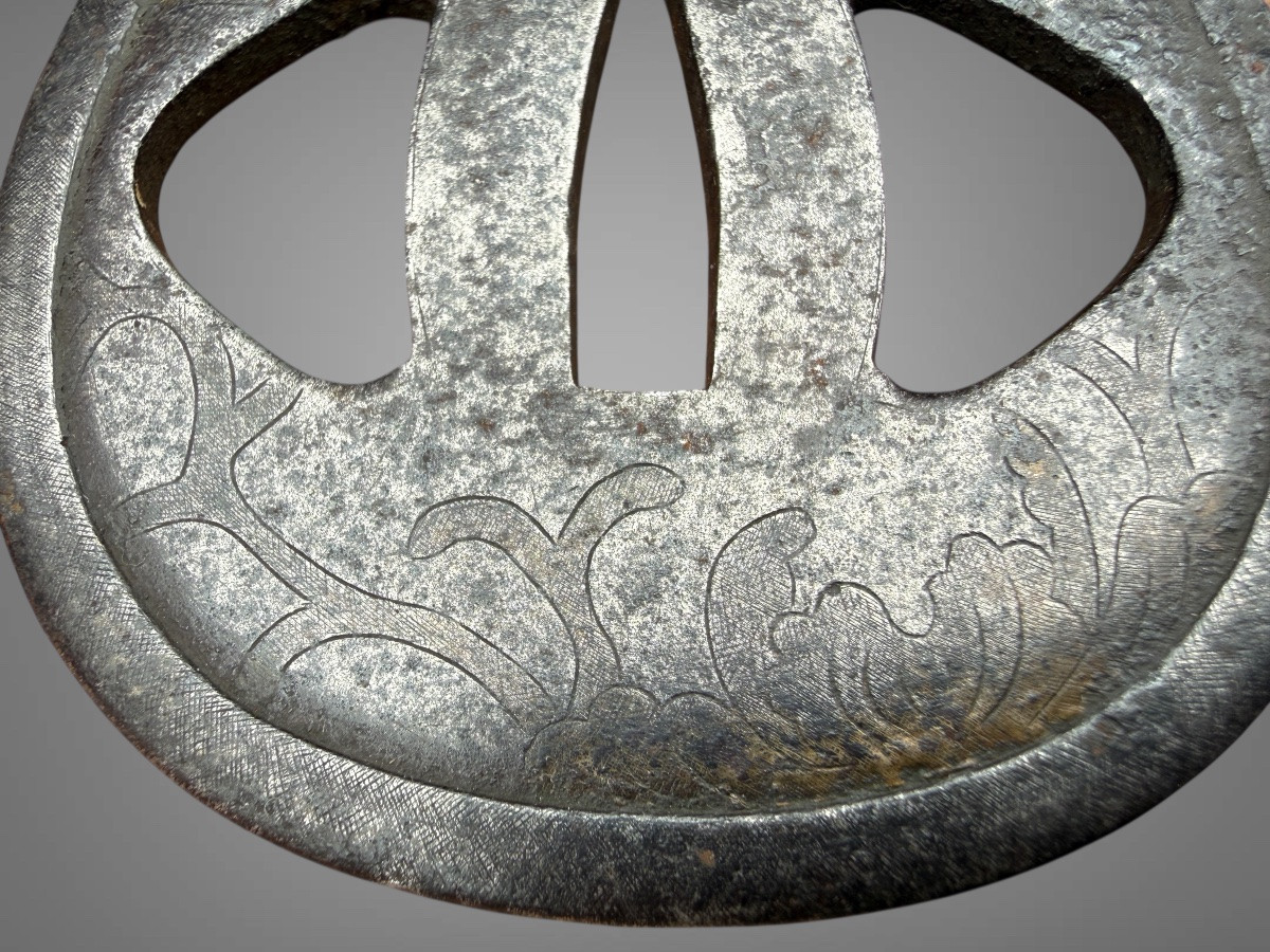 Tsuba kaku-maru-gata en fer forgé à motif d’entrelacs - Période Edo (1603-1868).-photo-4