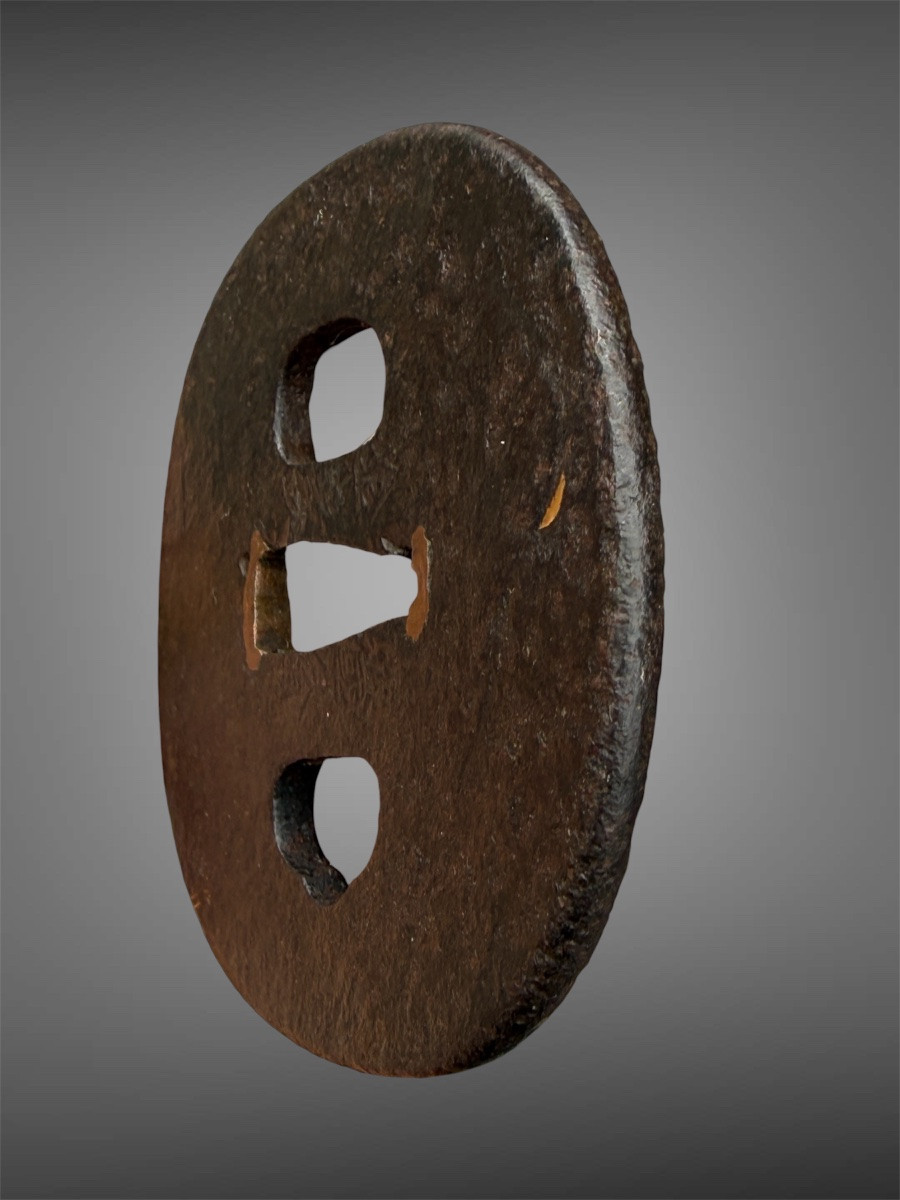 Tsuba naga-maru-gata en fer forgé et incrusté à décor d’un paysage - Période Edo (1603-1868).-photo-8