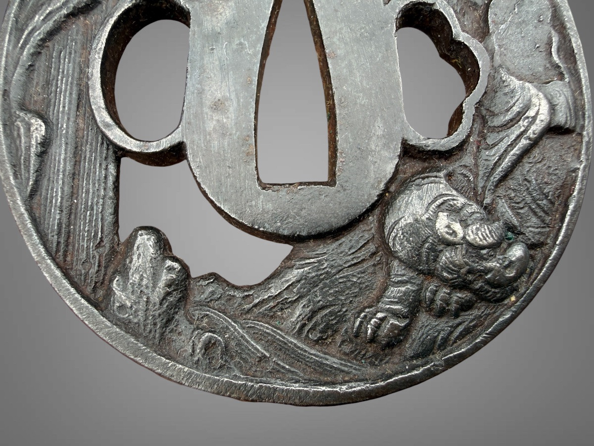 Wrought And Chased Iron Tsuba Nara-maru-gata Decorated With A Tiger Near A Waterfall - Edo.-photo-2