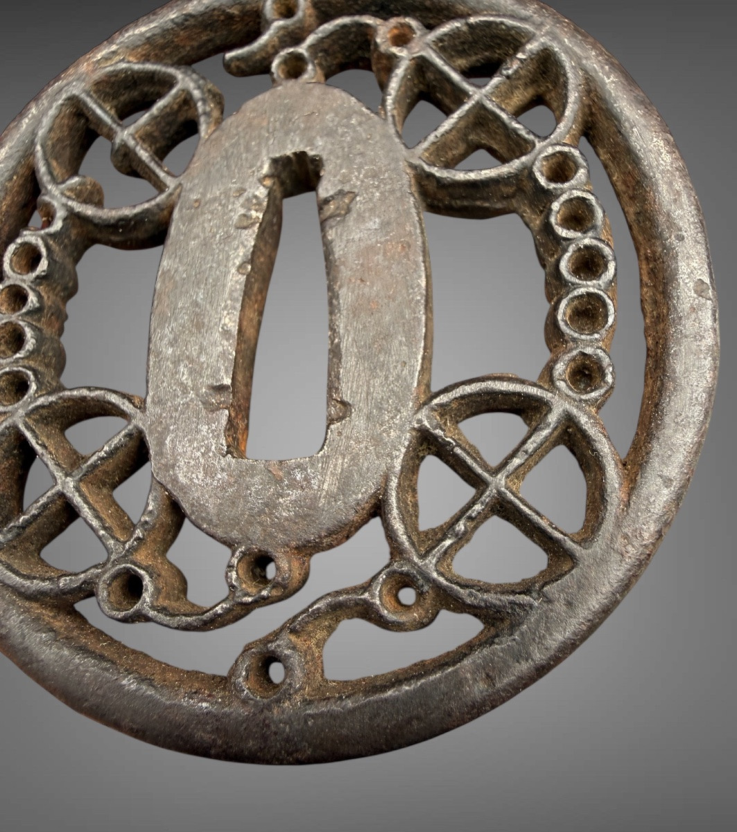 Openwork Wrought-iron Tsuba Maru-gata With Horse Bits - Edo Period (1603-1868).-photo-3