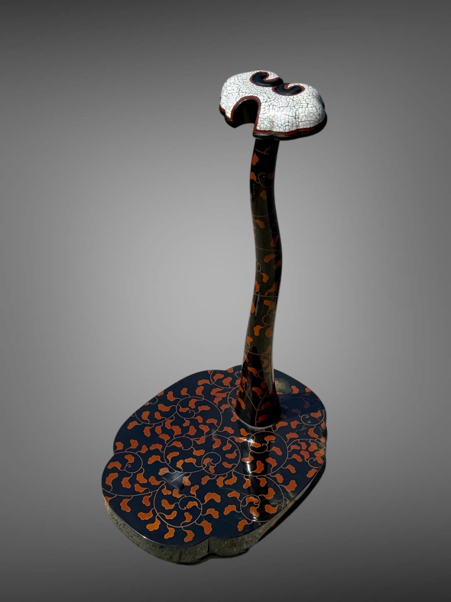 Katanakake en bois laqué et coquille d’oeuf - Période Edo (1603-1868).