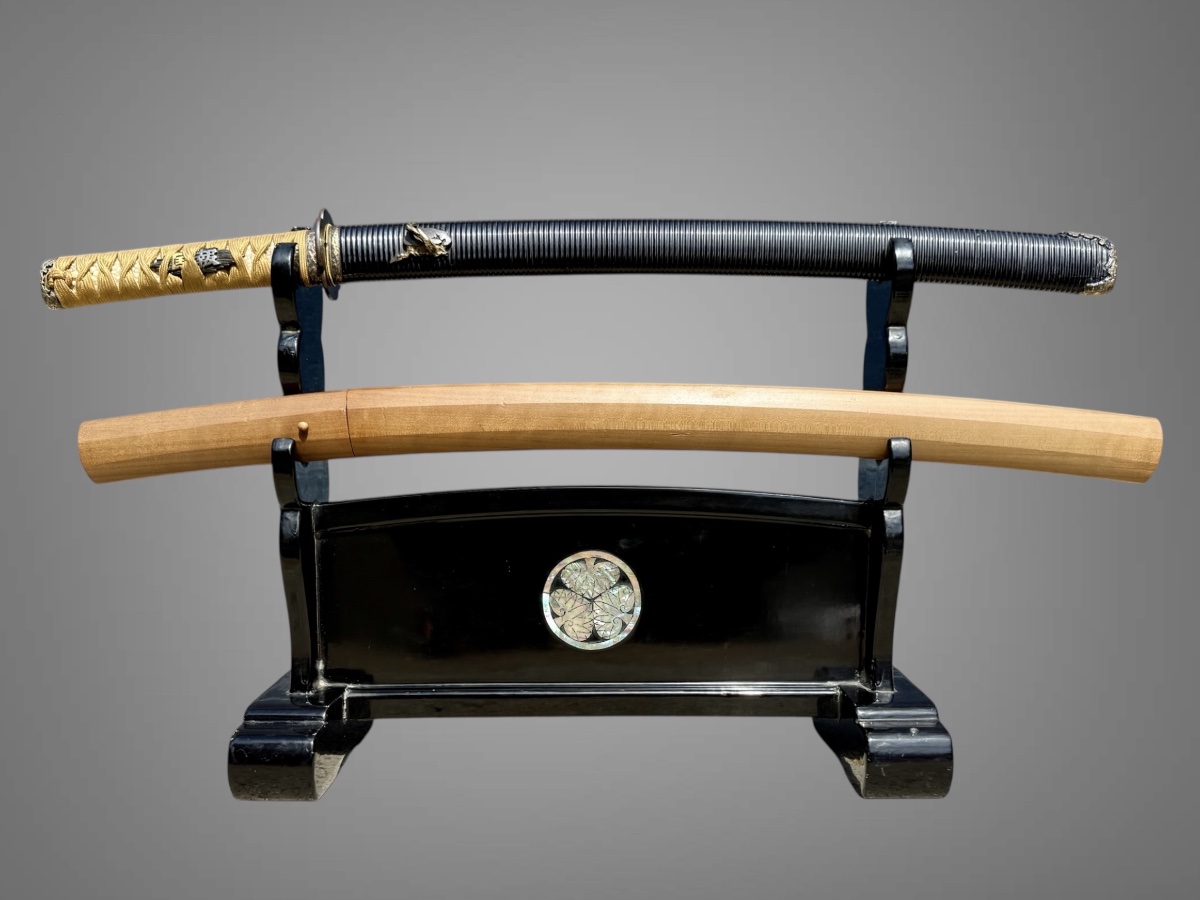 Katanakake en bois laqué et nacre - Période Meiji (1868-1912).-photo-6