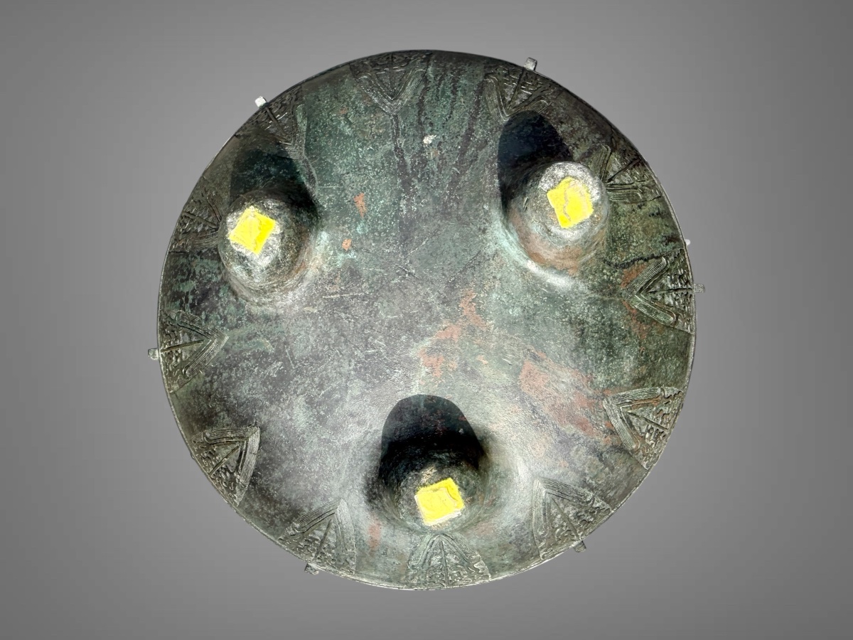 Importante vasque en bronze dans l’esprit des chaudrons Ding - Chine (XXe siècle). -photo-2
