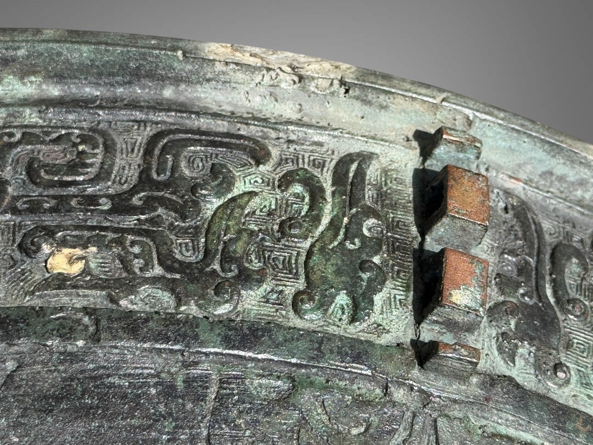 Importante vasque en bronze dans l’esprit des chaudrons Ding - Chine (XXe siècle). -photo-7