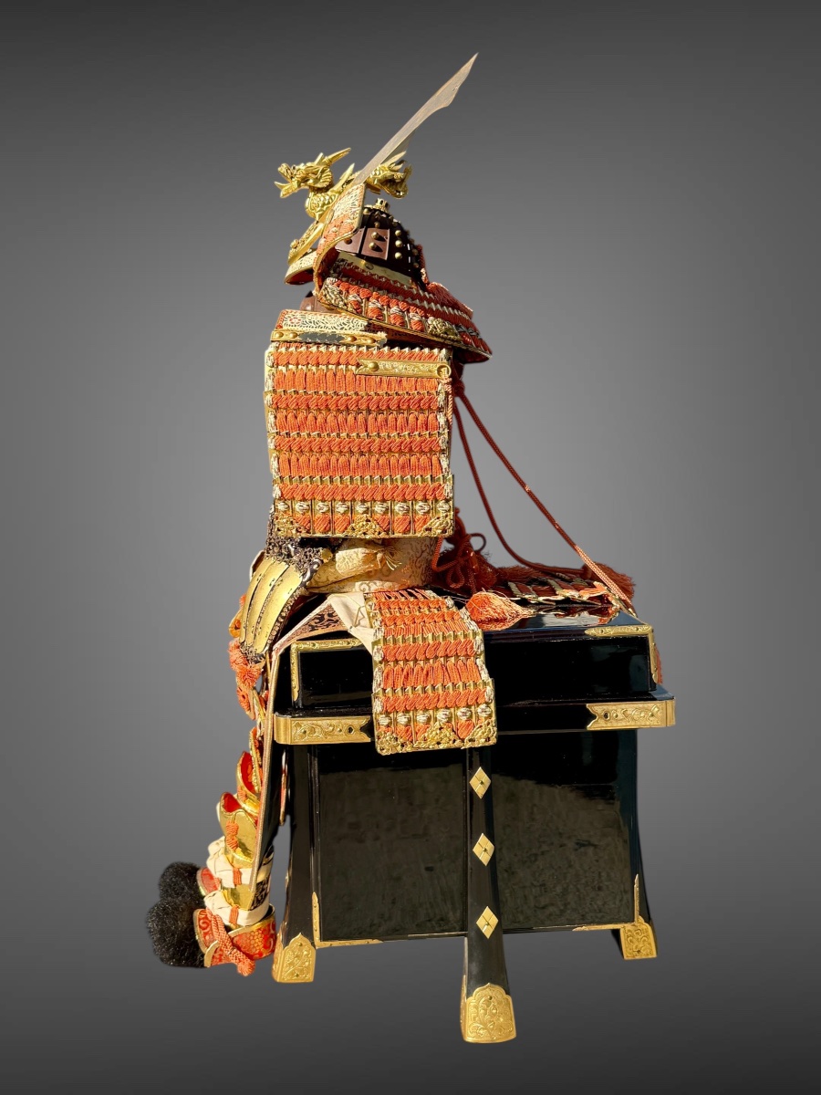 Poupée Musha Ningyô Figurant un armure miniature de Samuraï - Période Meiji (1868 - 1912).-photo-2