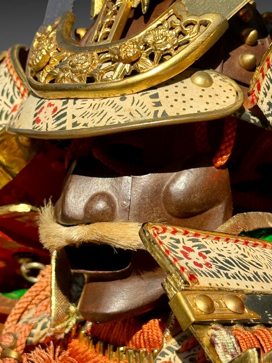 Poupée Musha Ningyô Figurant un armure miniature de Samuraï - Période Meiji (1868 - 1912).-photo-2