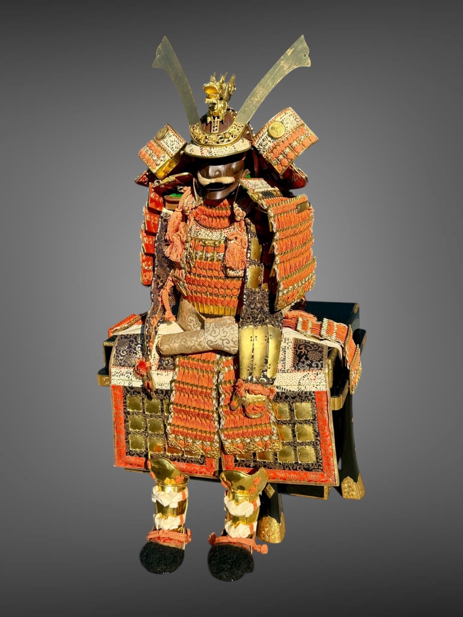 Poupée Musha Ningyô Figurant un armure miniature de Samuraï - Période Meiji (1868 - 1912).
