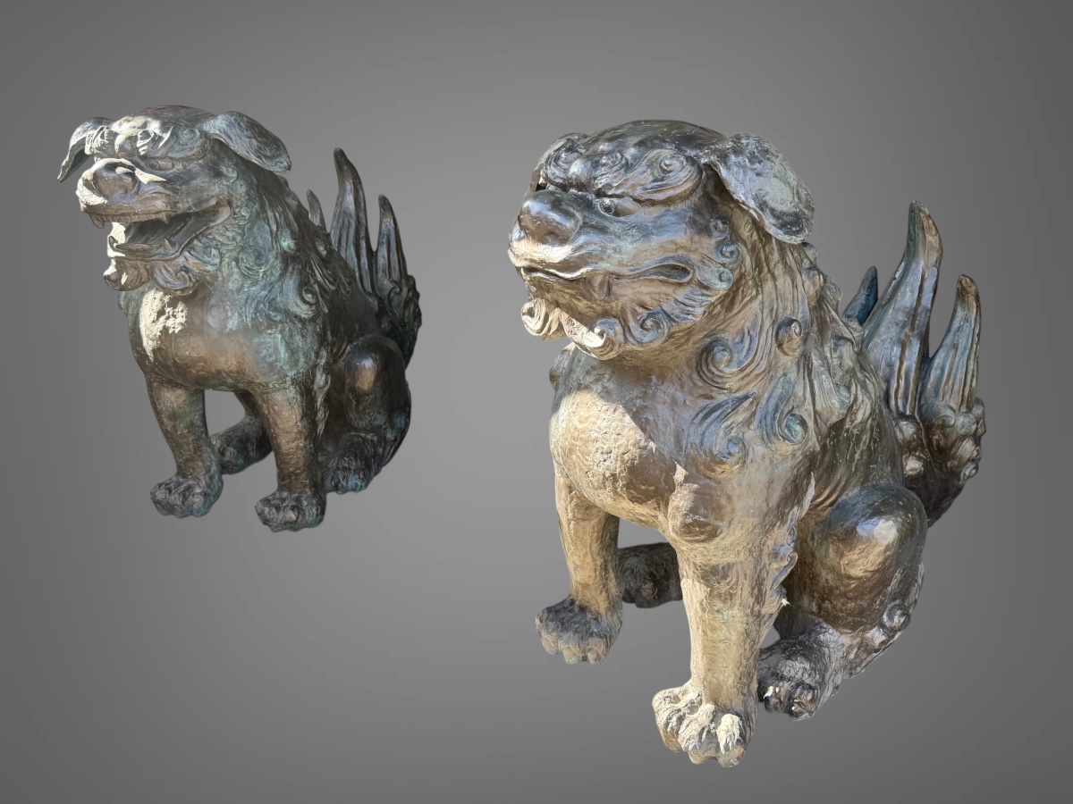 Importante paire de lions gardiens en bronze - Haut : 97 cm - Période Showa (1912-1989).
