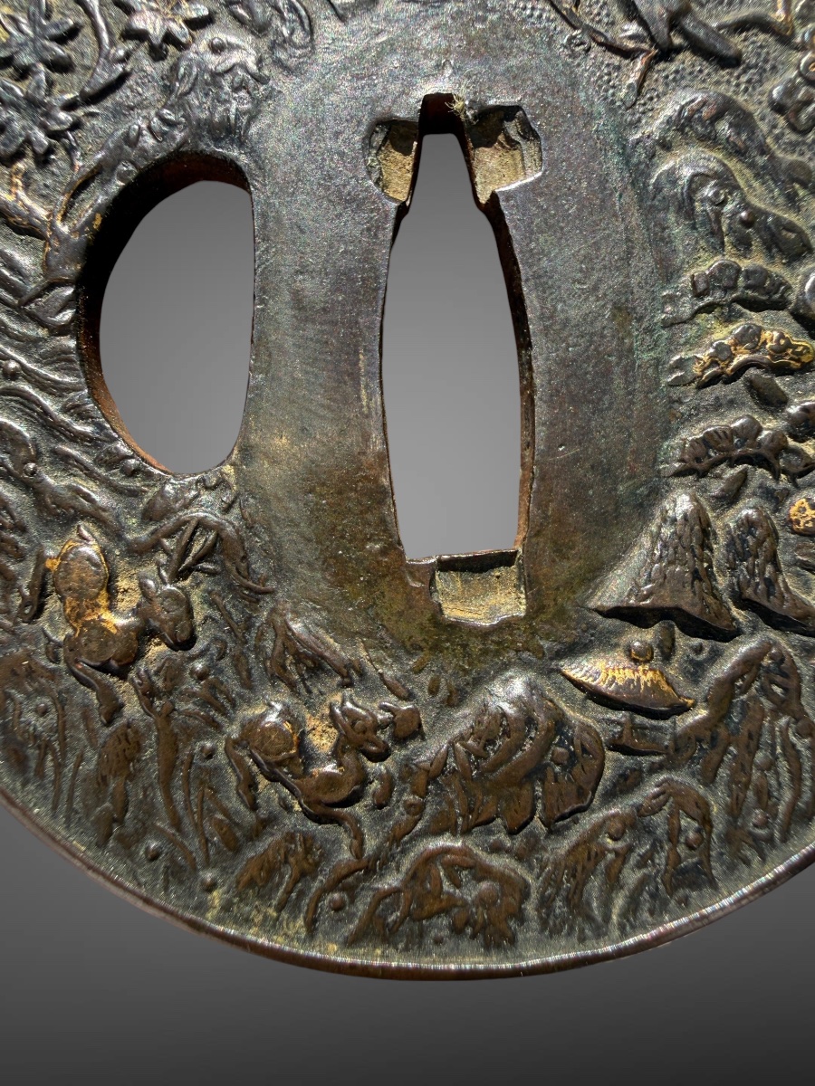 Tsuba maru-gata en shakudo à décor d’un paysage de montagne - Période Edo (1603-1868). -photo-4
